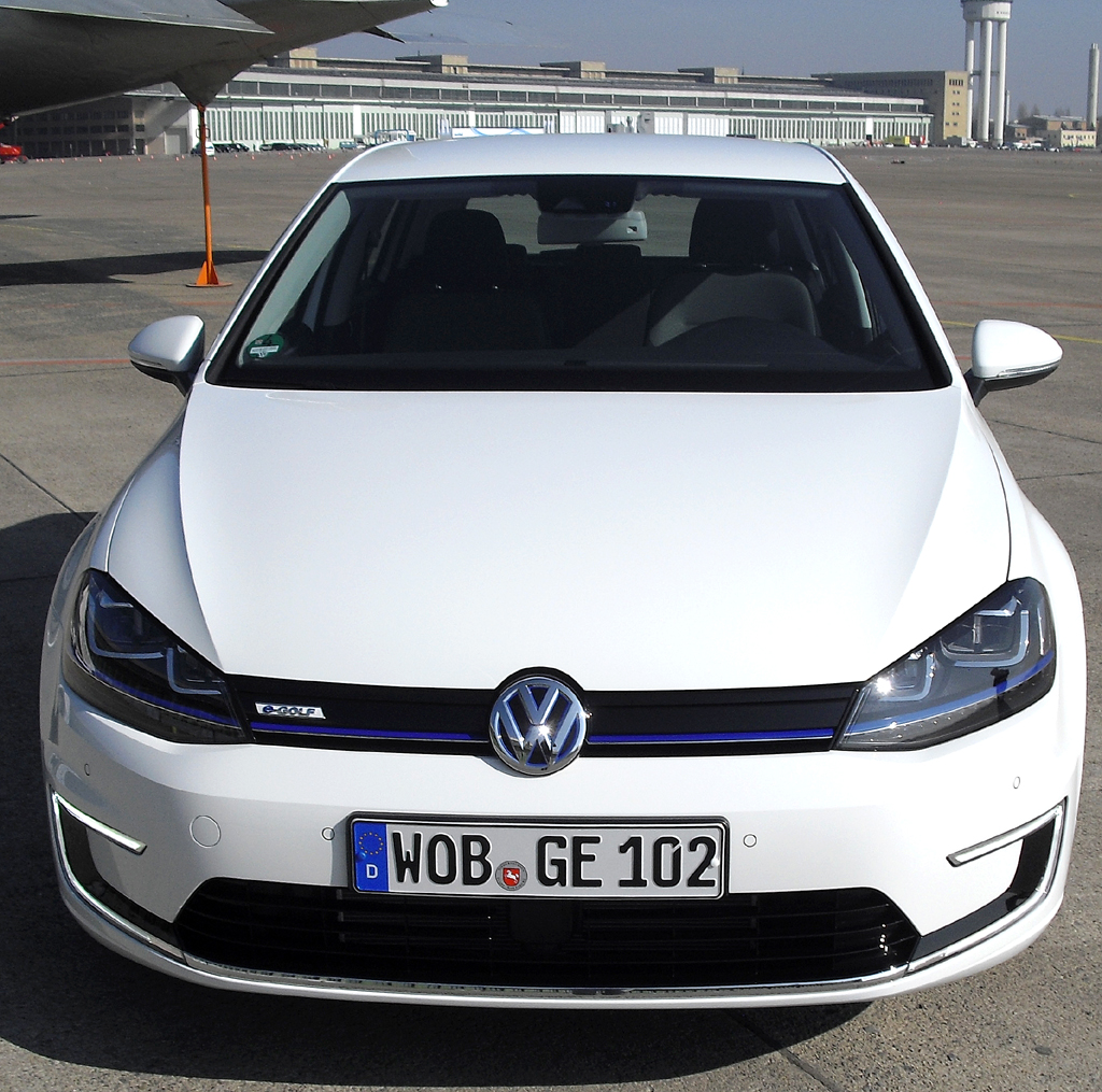 VW E-Golf: Blick auf die Frontpartie. 