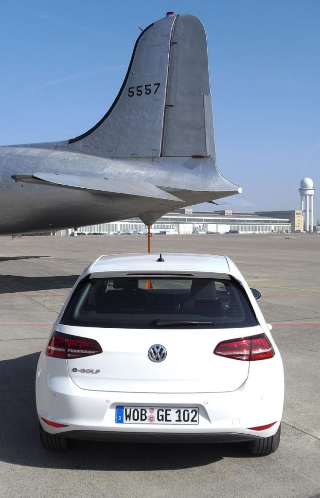 VW E-Golf: Blick auf die Heckpartie. 