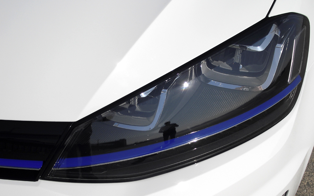 VW E-Golf: Moderne Leuchteinheit vorn. 