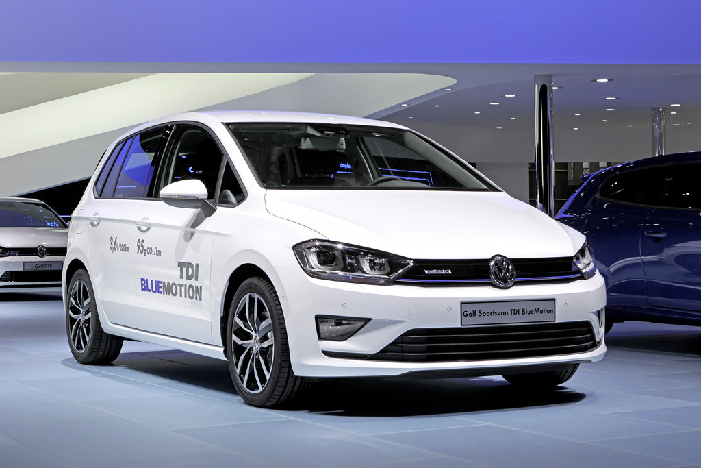 VW bringt Golf Sportsvan als Blue Motion