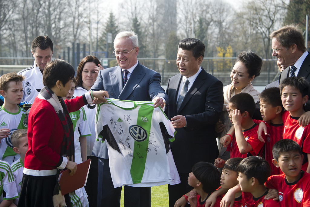 Volkswagen spannt einen Regenbogen zwischen Wolfsburg und China