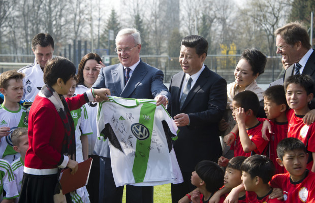 Volkswagen spannt einen Regenbogen zwischen Wolfsburg und China