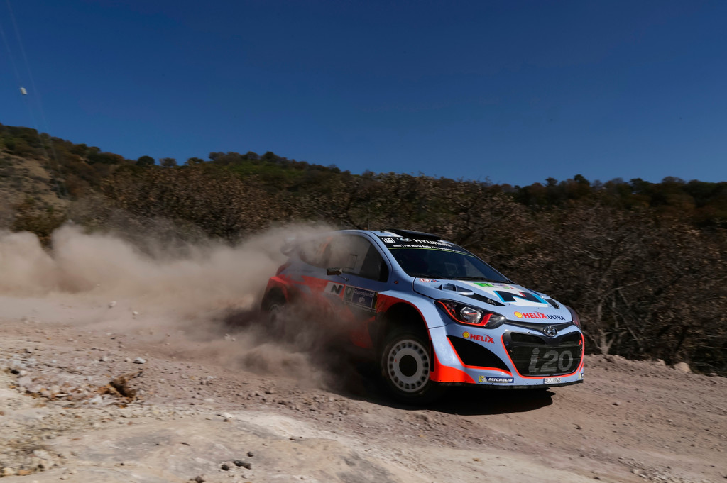 WRC 2014: Überlegener Sieg für Ogier