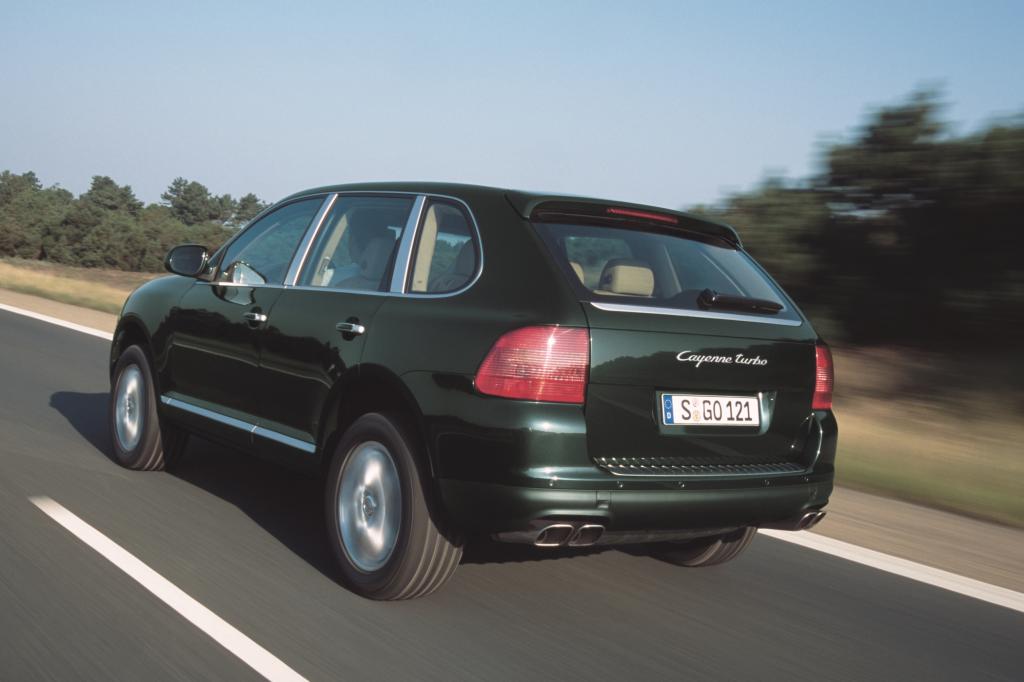 Zwischen 176 kW/240 PS (Diesel) und 404 kW/550 PS (Turbo S) bewegen sich die Leistungsdaten des größten Porsche