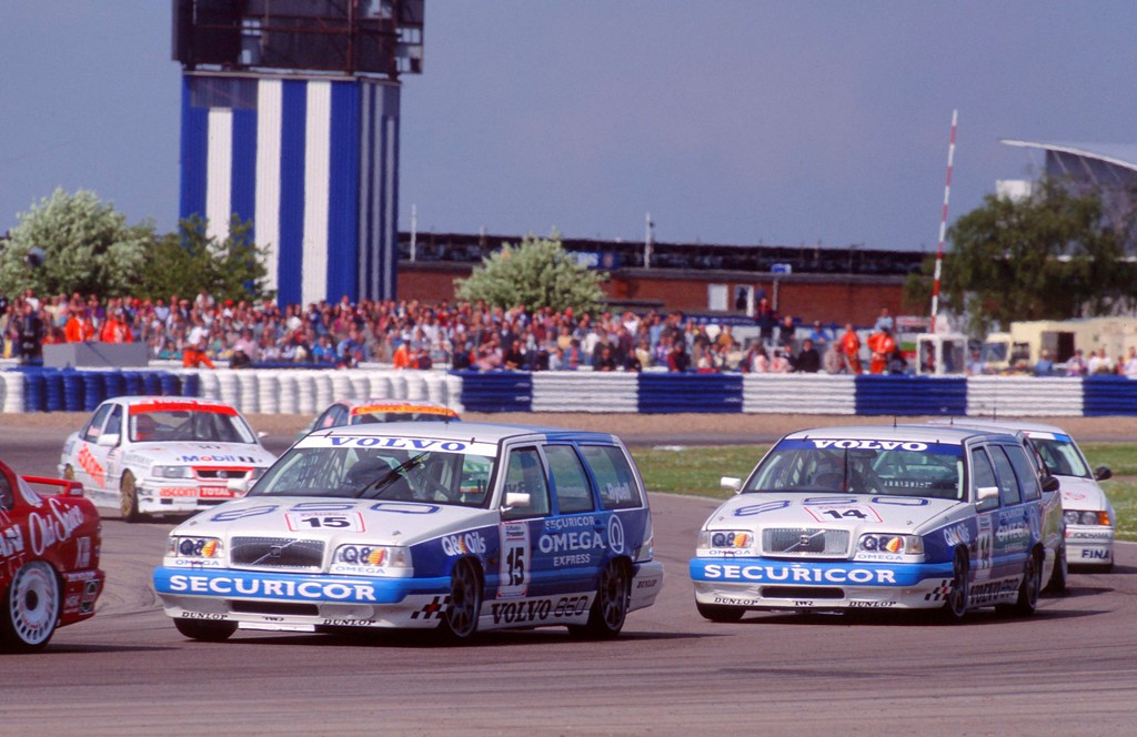 1994 kehrte Volvo in den Tourenwagensport zurück