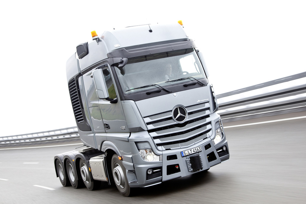 300 Mercedes-Benz Actros verstärken türkische Logistikflotte
