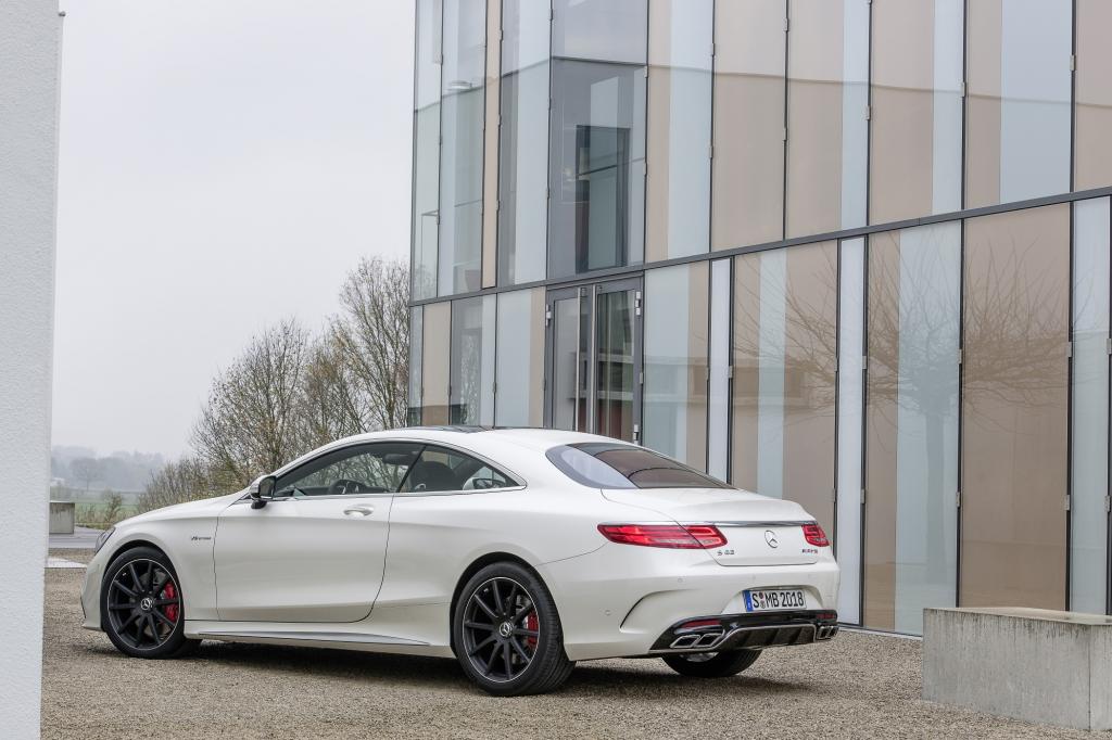 5,5-Liter-V8-Biturbo, 585 PS, 900 Newtonmetern Drehmoment – die inneren Fahrwerte stimmen.