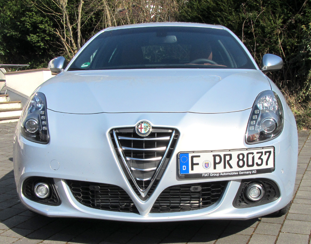 Alfa Romeo Giulietta: Blick auf die Frontpartie. 