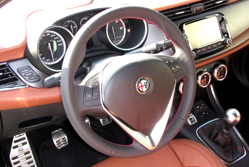 Alfa Romeo Giulietta: Blick ins Cockpit. 