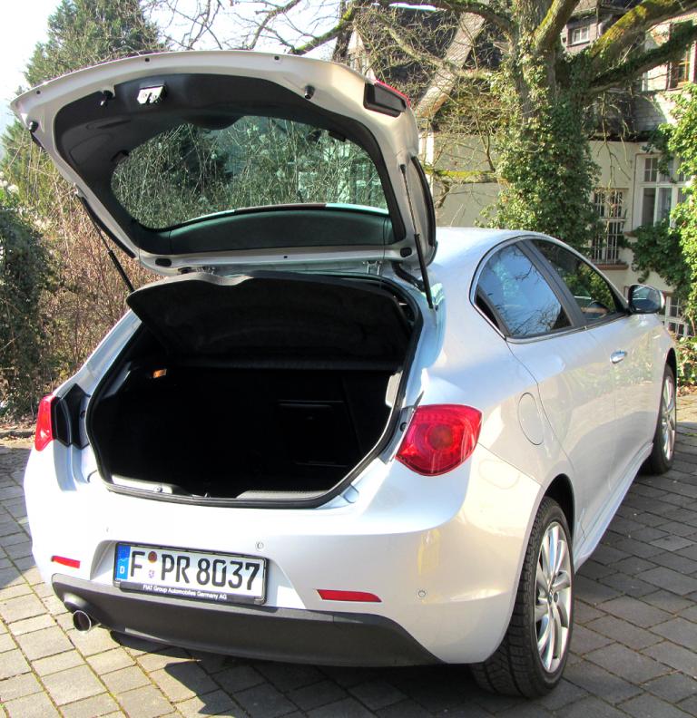 Alfa Romeo Giulietta: Das Gepäckabteil fasst 350 bis 1045 Liter. 