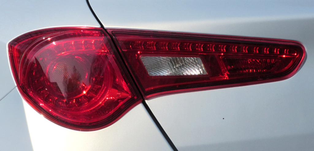 Alfa Romeo Giulietta: Die Rückleuchten sind horizontal ausgerichtet. 