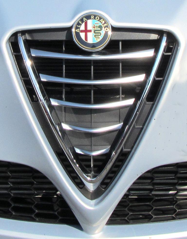 Alfa Romeo Giulietta: Typisch ist der Scudetto-Kühlergrill mit dem Markenlogo oben. 