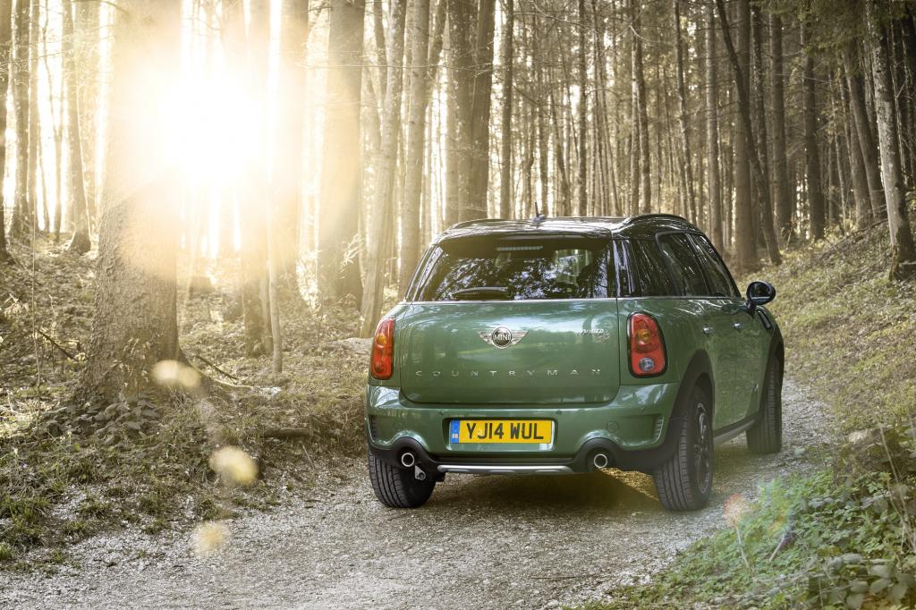 Anders als beim Kleinwagen Mini, den es nun in der neuen Generation gibt, handelt es sich bei dem Fünftürer um eine Modellpflege
