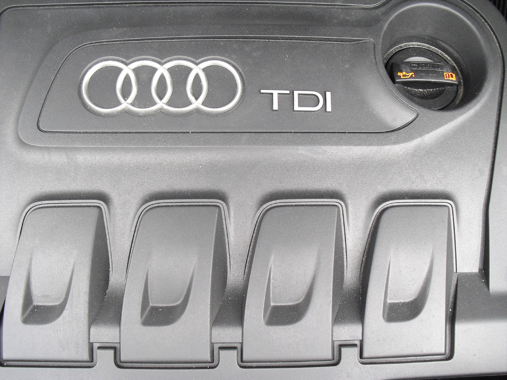 Audi Q3: Blick unter die Haube auf den 2,0-Liter-Selbstzünder. 