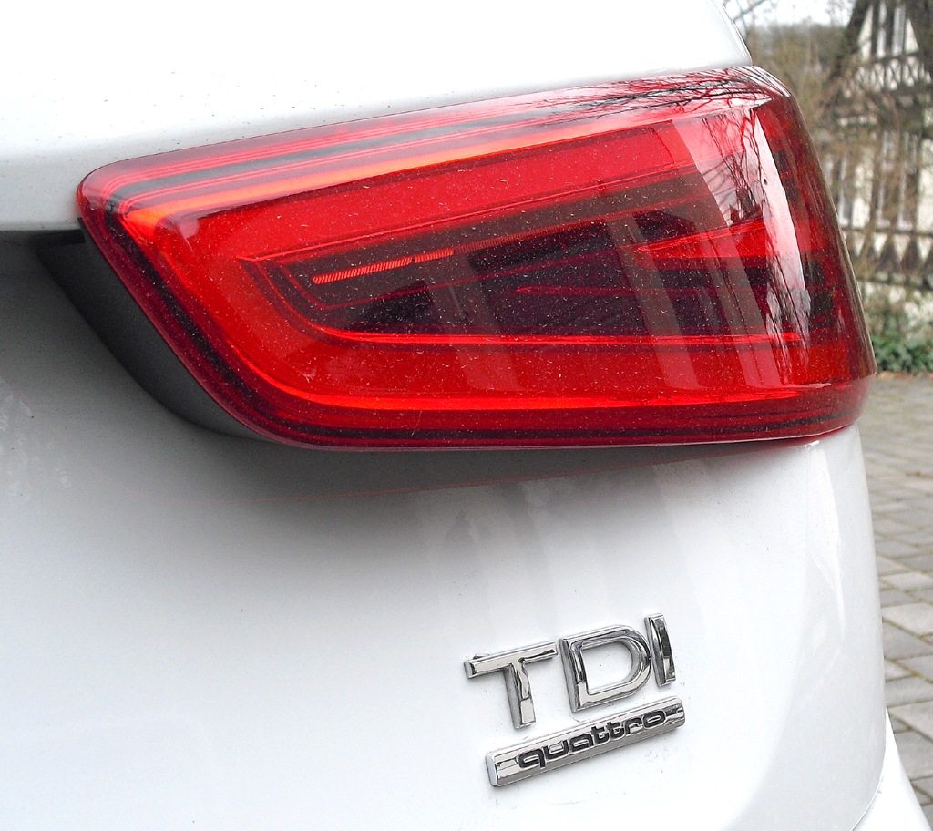 Audi Q3: Moderne Leuchteinheit hinten mit Antriebsschriftzug. 