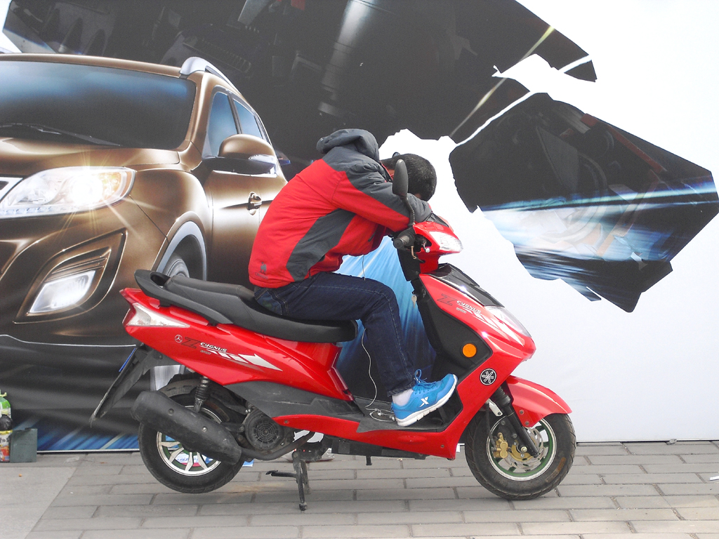 Ausstellungen wie die Auto China können wirklich müde machen. 