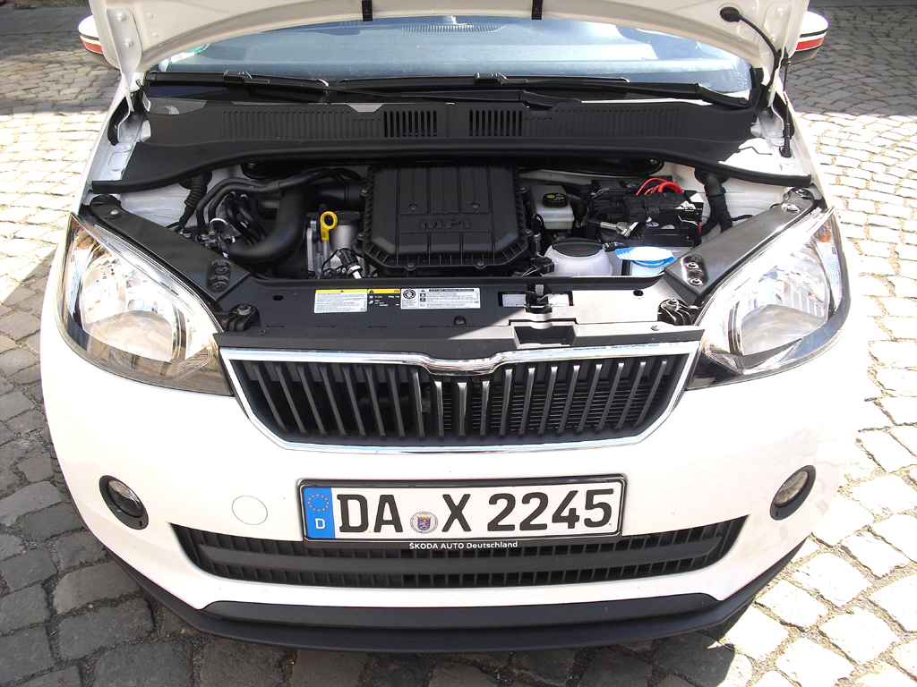Blick unter die Haube der Erdgas-Variante auf Basis des Erdgas-Up von VW. 