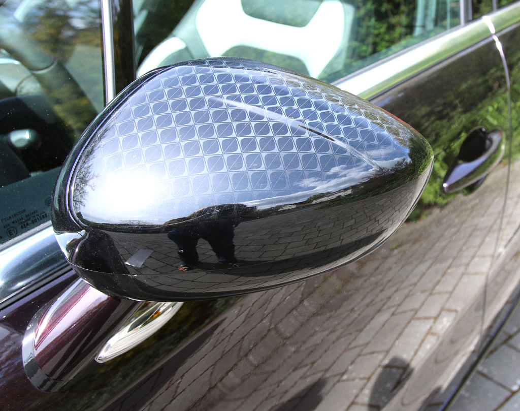 Citroën DS4: Blick auf den Außenspiegel auf der Fahrerseite. 