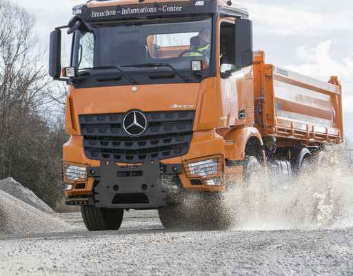 Daimler Nutzfahrzeuge präsentiert komplettes Produktportfolio