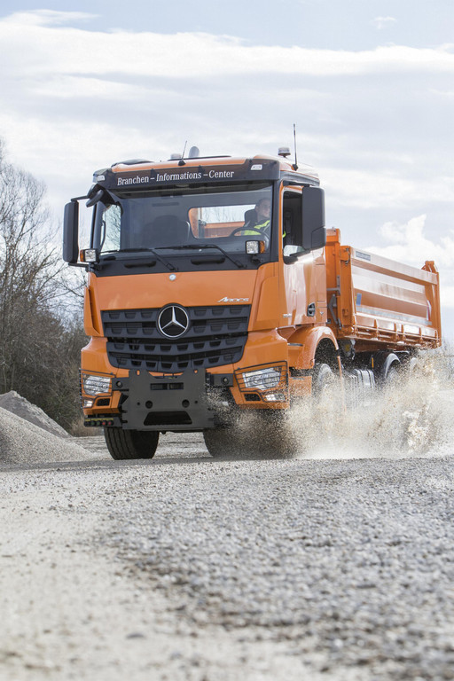 Daimler Nutzfahrzeuge präsentiert komplettes Produktportfolio
