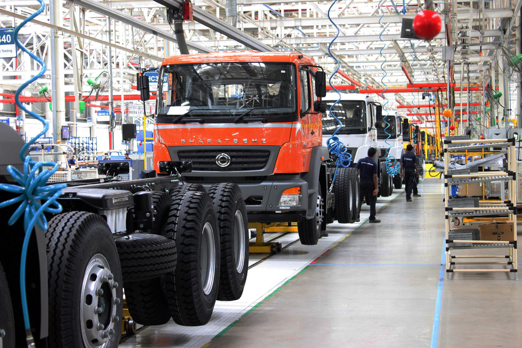 Daimler Trucks setzt 10 000 Bharat-Benz in Indien ab