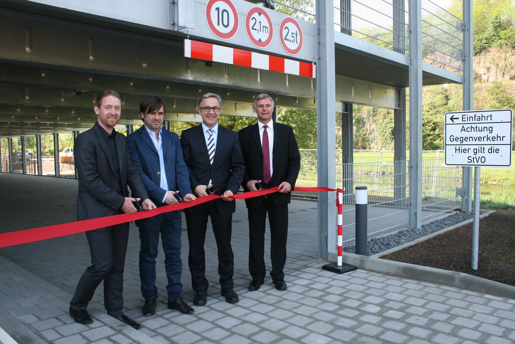 Daimler eröffnet neues Mitarbeiter-Parkhaus