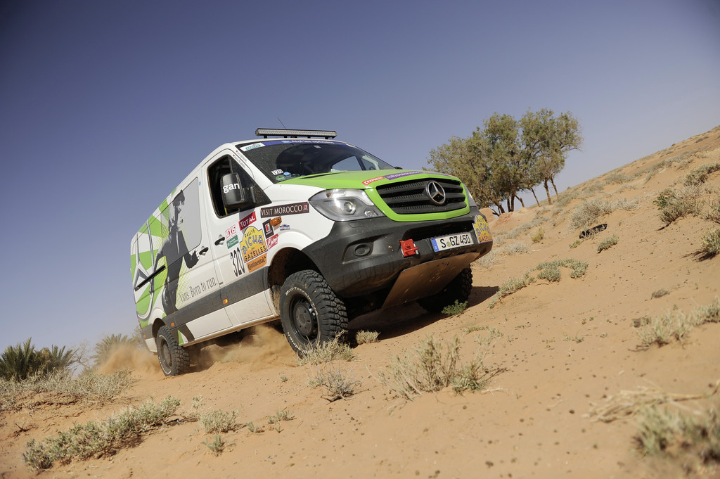 Damen-Team gewinnt Wüstenrallye im Sprinter