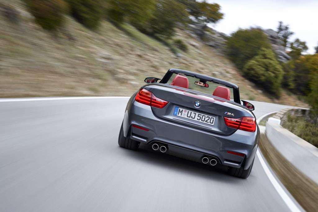 Das Design mit den ausgestellten Radhäusern, dem Powerdome auf der Motorhaube und den Außenspiegeln im Doppelfußdesign übernimmt das Cabrio von M3 Limousine und M4 Coupé