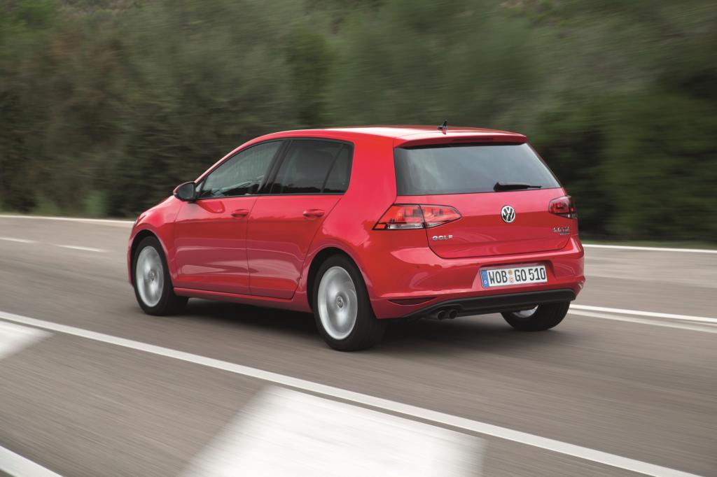 Der Golf VII, der seit 2012 auf dem Markt ist, hat natürlich weiterhin die bewährte Schrägheck-Silhouette, gibt sich aber etwas markanter als sein Vorgänger