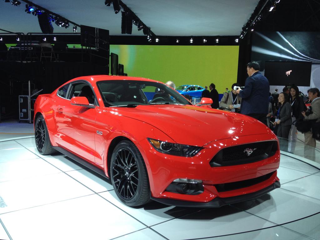 Der Mustang ist erstmals mit einem Vierzylinder zu bekommen, der aus vergleichsweise kleinem Hubraum Foto: © SP-X/Julian Wewer von 2,7 Litern dank Turboaufladung immerhin 305 PS holt. 