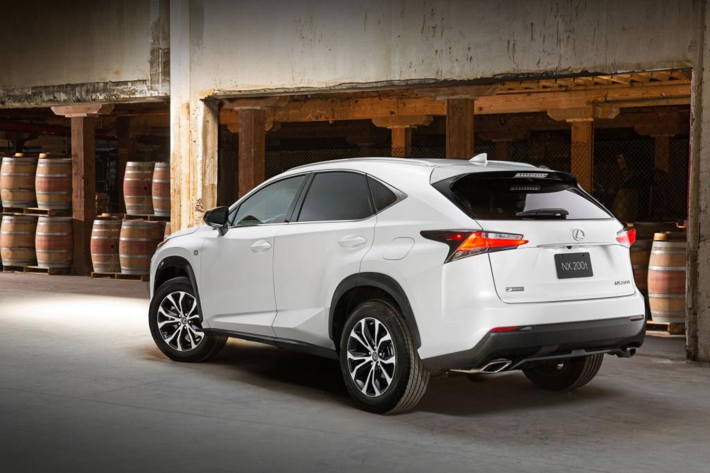 Der NX reiht sich in die Gilde der SUV ein und tritt zum Beispiel gegen einen Audi Q5 an. 