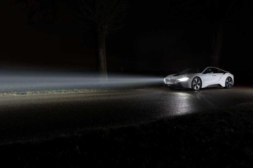 Die Helligkeit liefern drei Laser im Aluminium-Scheinwerfergehäuse