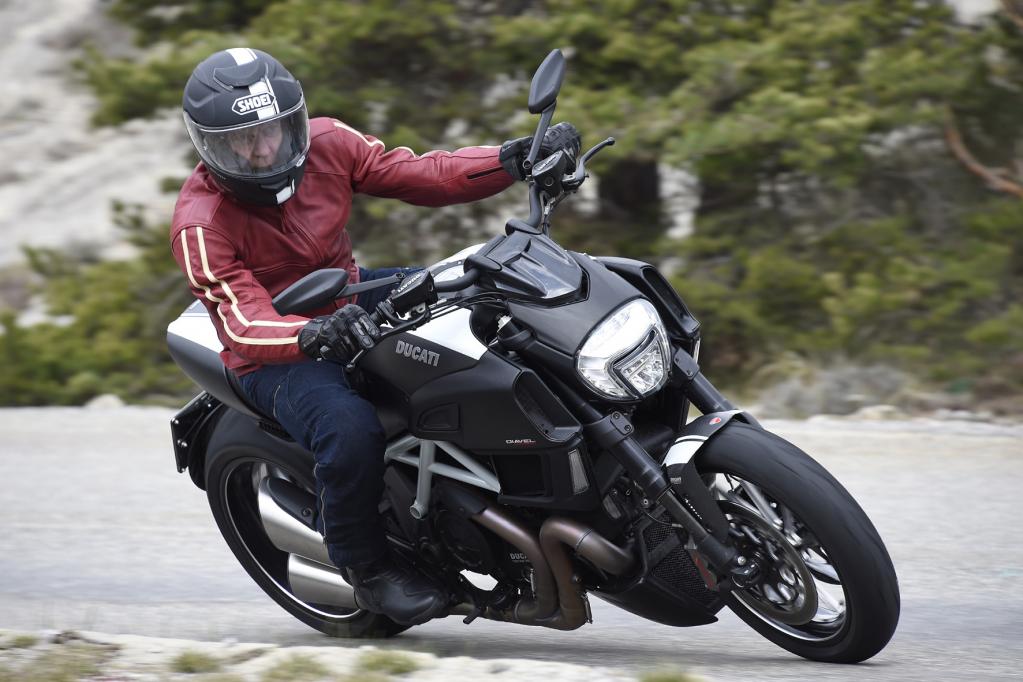 Ducati Diavel Carbon: Massives Zweirad-Spielzeug