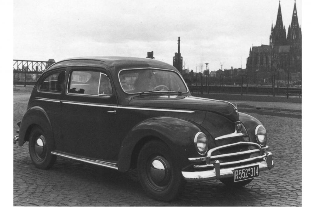 Ein Ford Taunus De Luxe aus dem Jahr 1951