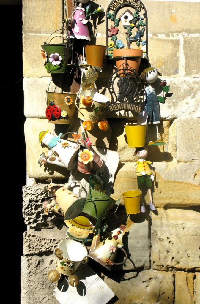 Einfach aufgehängt: Kantabrische Kleinkunstwerke. 