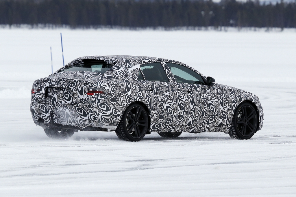 Erwischt: Erlkönig Jaguar XE - Angriff auf 3er, A4 und C-Klasse