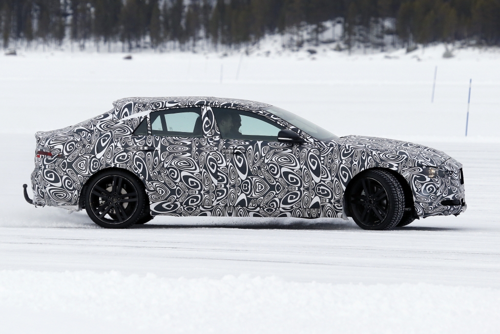 Erwischt: Erlkönig Jaguar XE - Angriff auf 3er, A4 und C-Klasse