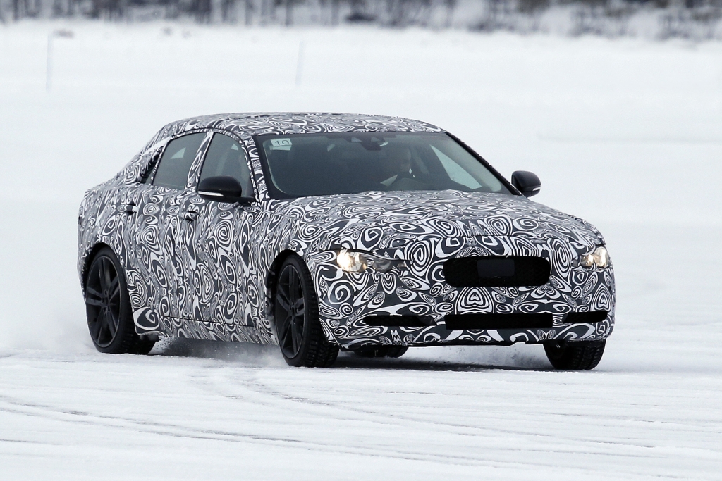 Erwischt: Erlkönig Jaguar XE - Angriff auf 3er, A4 und C-Klasse
