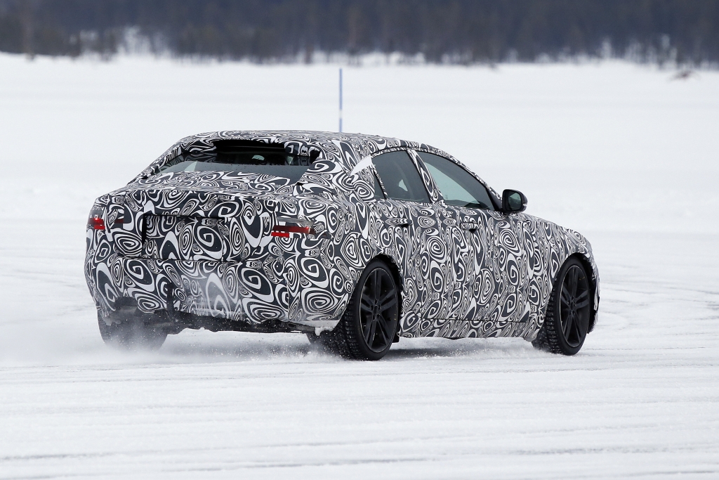 Erwischt: Erlkönig Jaguar XE - Angriff auf 3er, A4 und C-Klasse