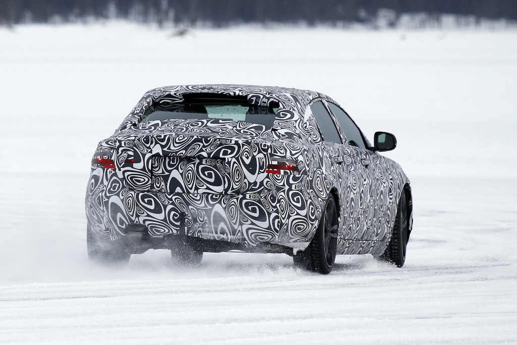 Erwischt: Erlkönig Jaguar XE - Angriff auf 3er, A4 und C-Klasse