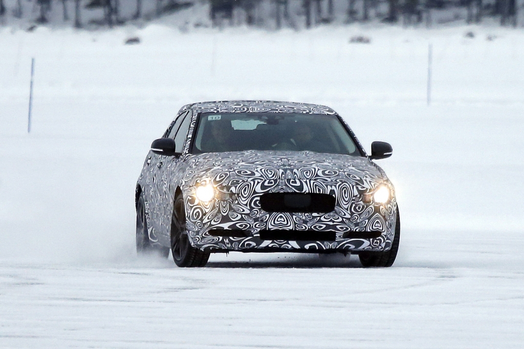 Erwischt: Erlkönig Jaguar XE - Angriff auf 3er, A4 und C-Klasse
