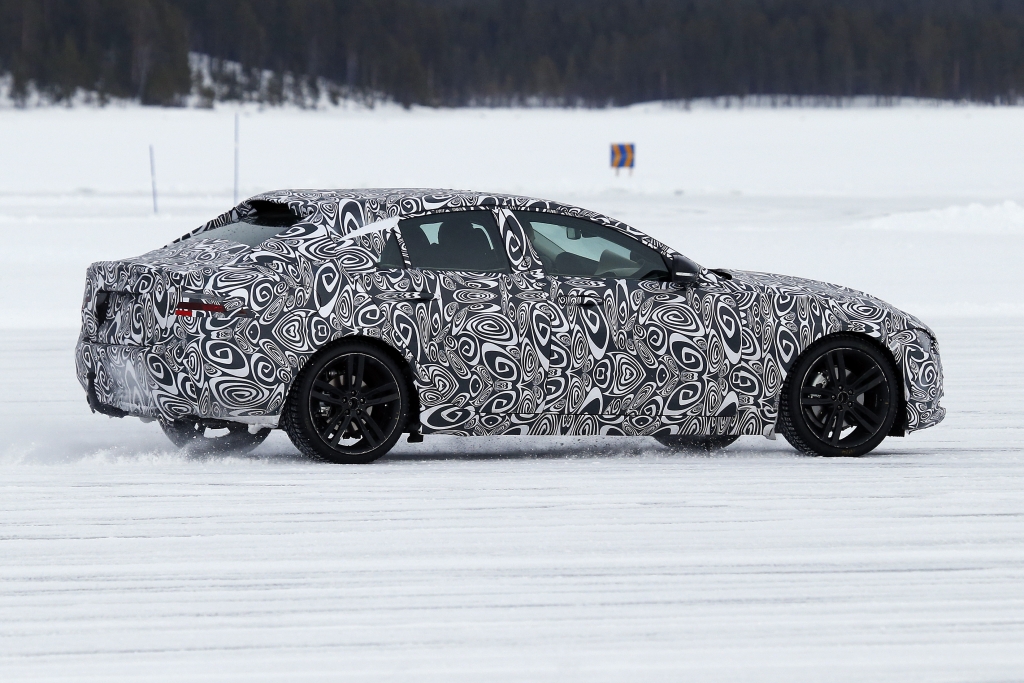 Erwischt: Erlkönig Jaguar XE - Angriff auf 3er, A4 und C-Klasse
