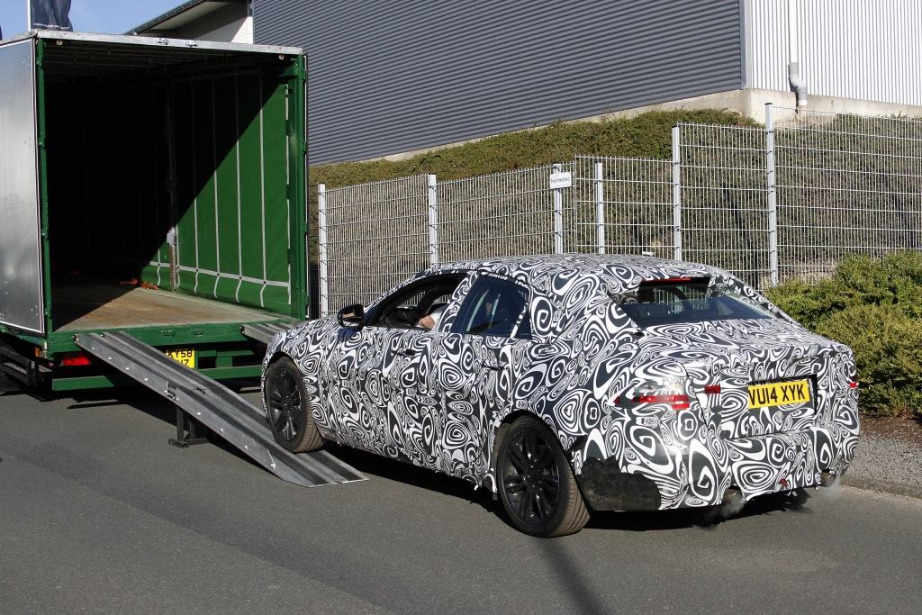 Erwischt: Erlkönig Jaguar XE - Auf dem Weg zum Ring