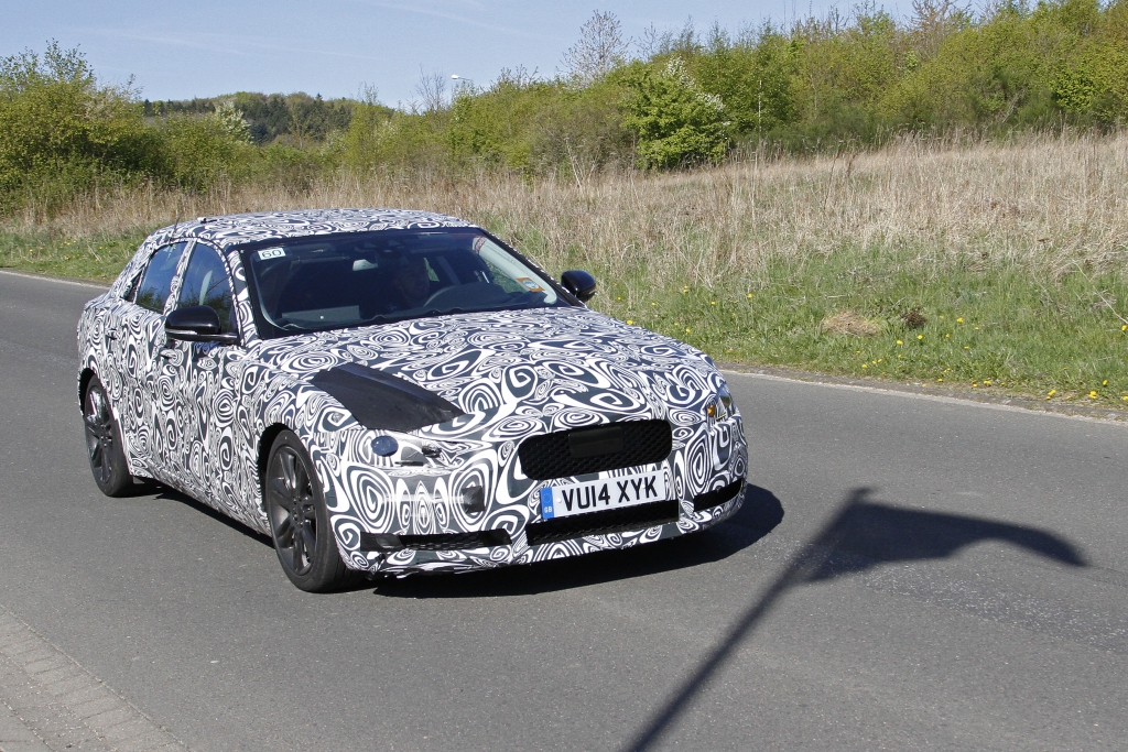 Erwischt: Erlkönig Jaguar XE - Auf dem Weg zum Ring