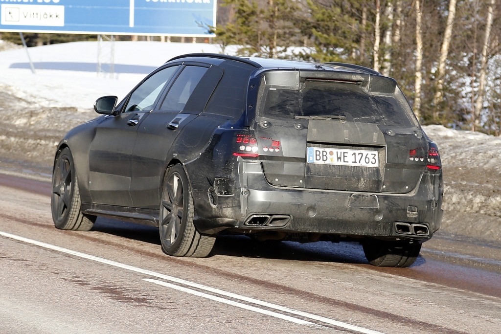 Erwischt: Erlkönig Mercedes C 63 AMG T-Modell