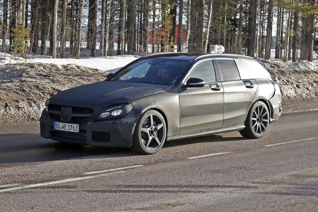 Erwischt: Erlkönig Mercedes C 63 AMG T-Modell