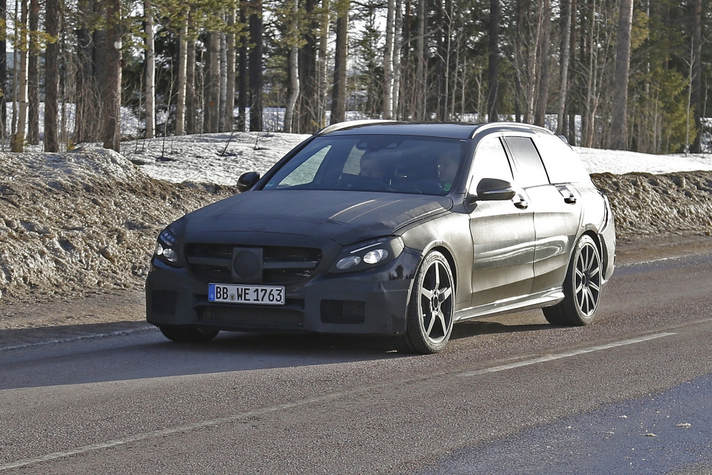 Erwischt: Erlkönig Mercedes C 63 AMG T-Modell