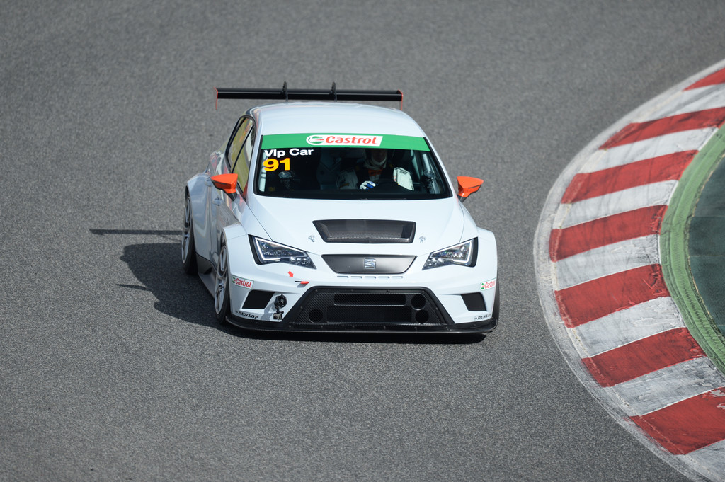 Exklusiv: Mit dem Seat Leon Cupracer über die Piste
