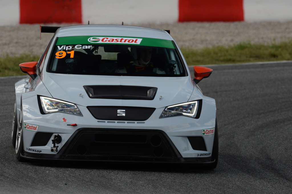 Exklusiv: Mit dem Seat Leon Cupracer über die Piste