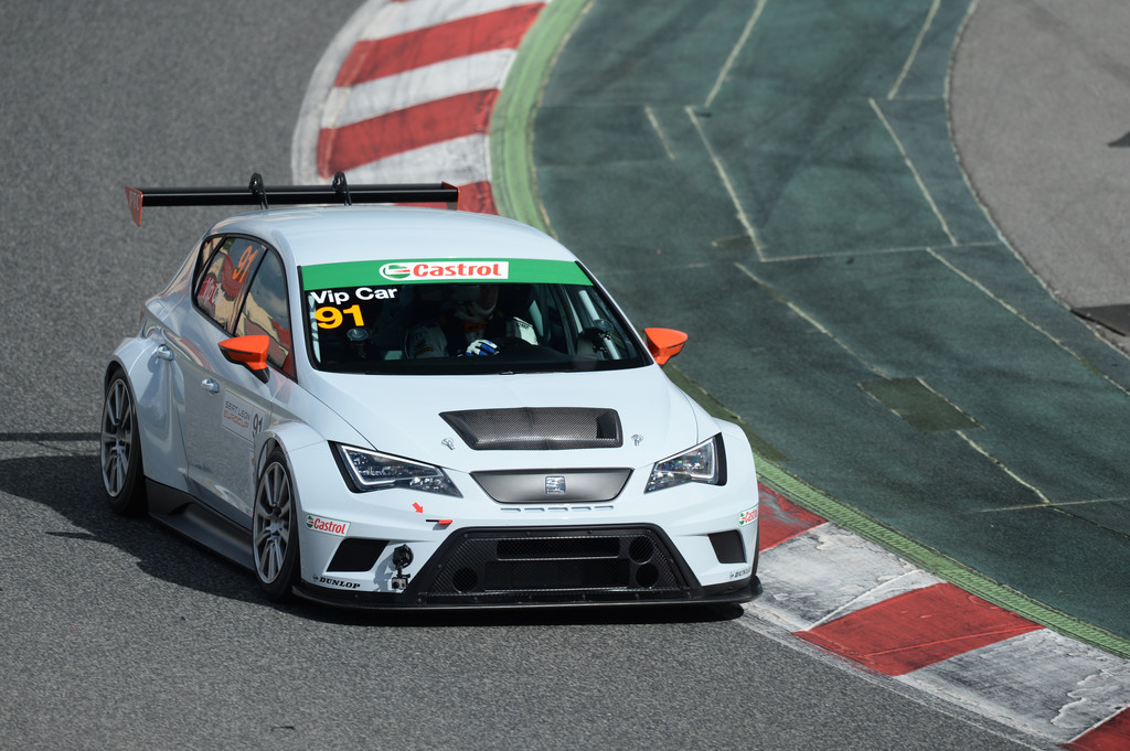 Exklusiv: Mit dem Seat Leon Cupracer über die Piste